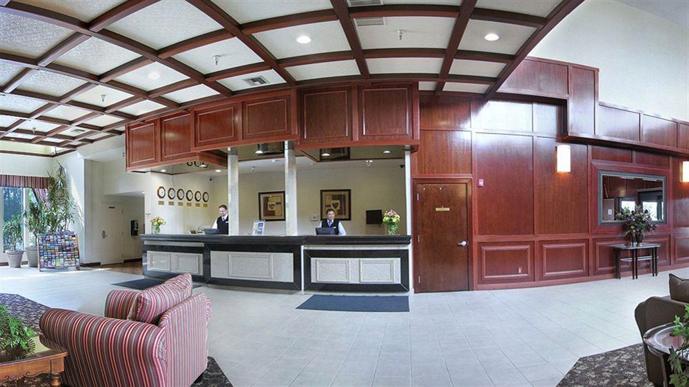 Hotel Ramada By Wyndham Tukwila Southcenter Extérieur photo