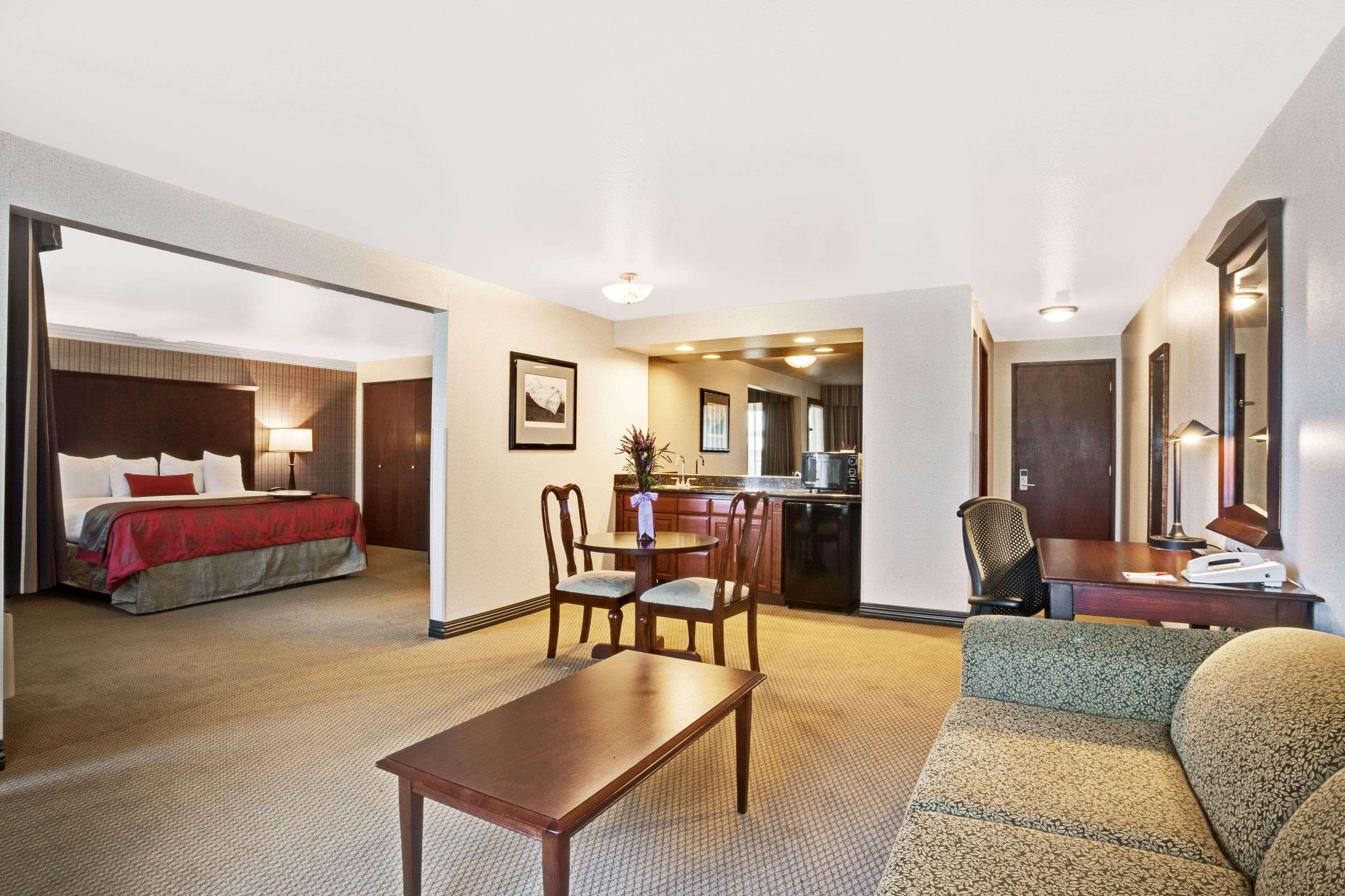 Hotel Ramada By Wyndham Tukwila Southcenter Extérieur photo