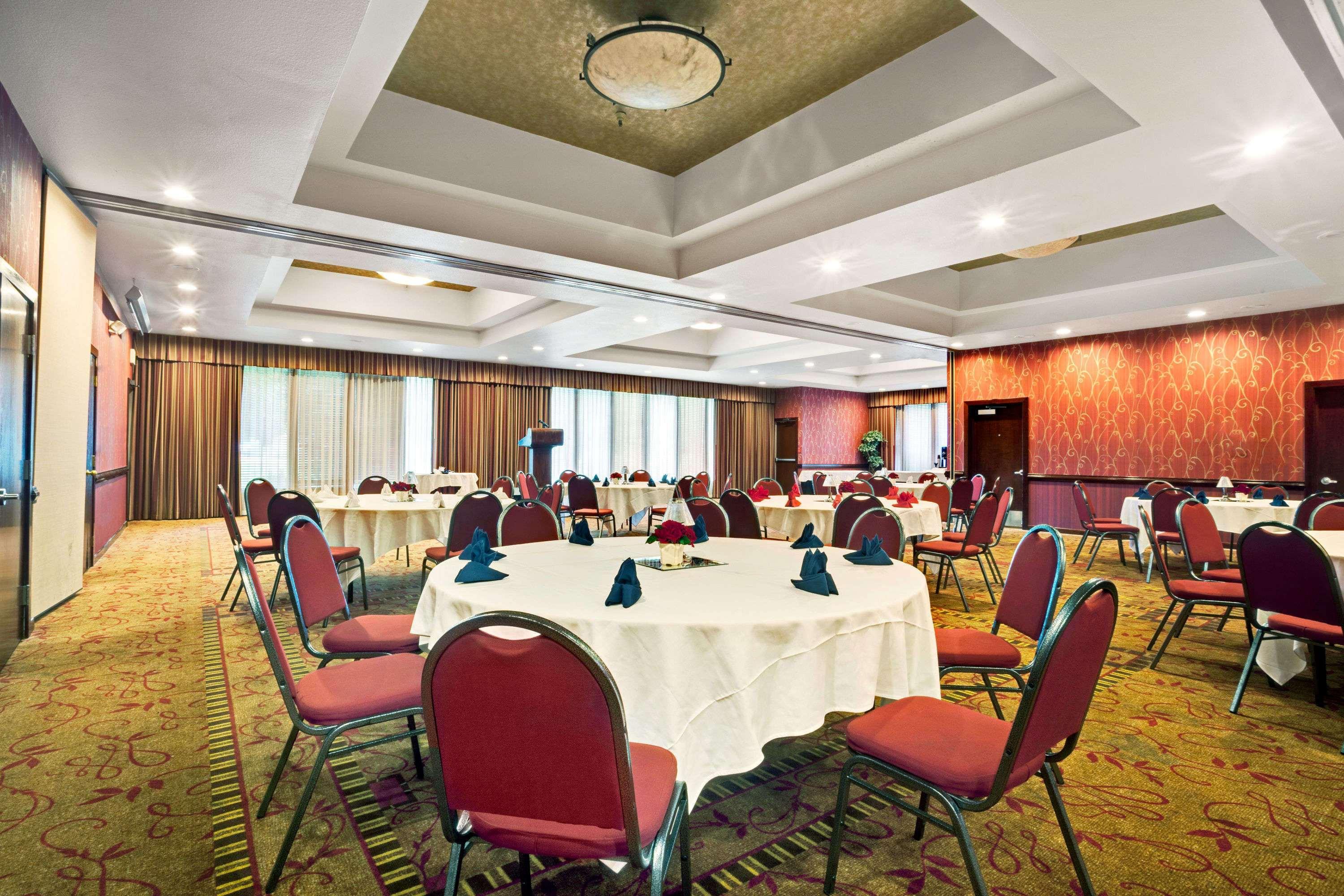 Hotel Ramada By Wyndham Tukwila Southcenter Extérieur photo