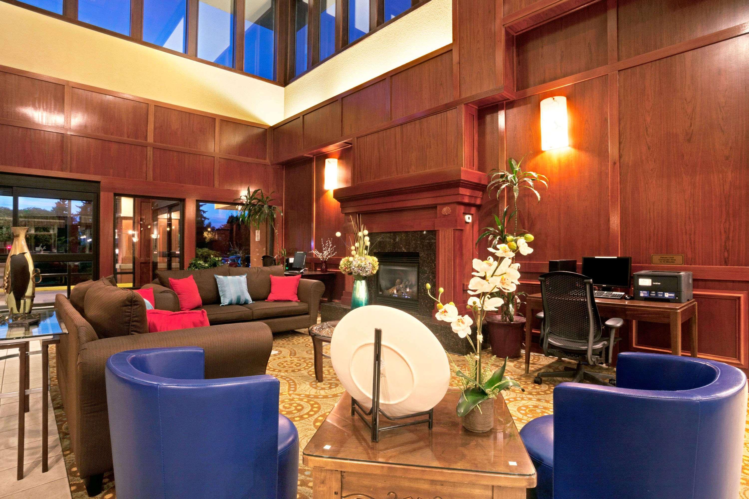 Hotel Ramada By Wyndham Tukwila Southcenter Extérieur photo