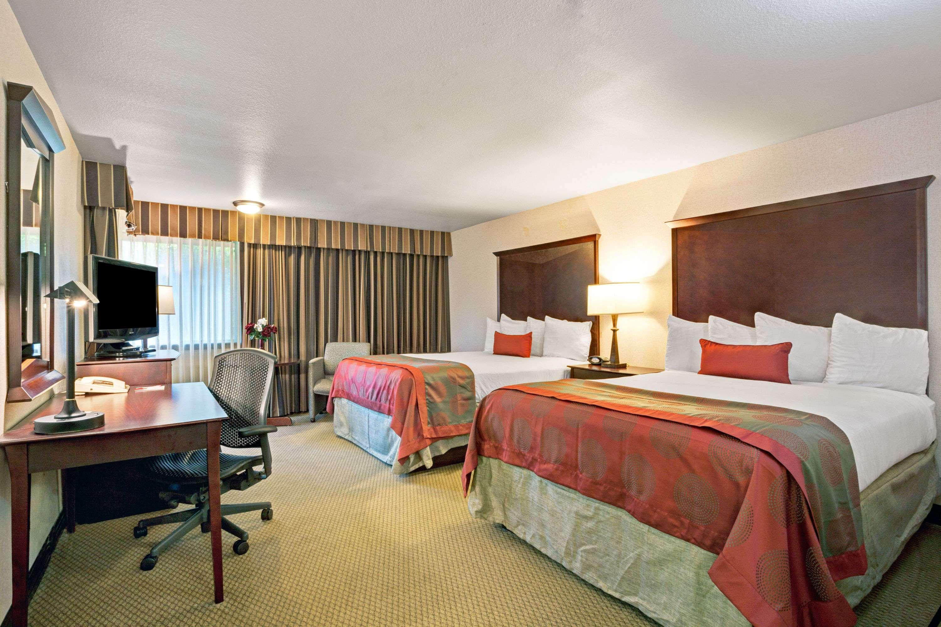 Hotel Ramada By Wyndham Tukwila Southcenter Extérieur photo