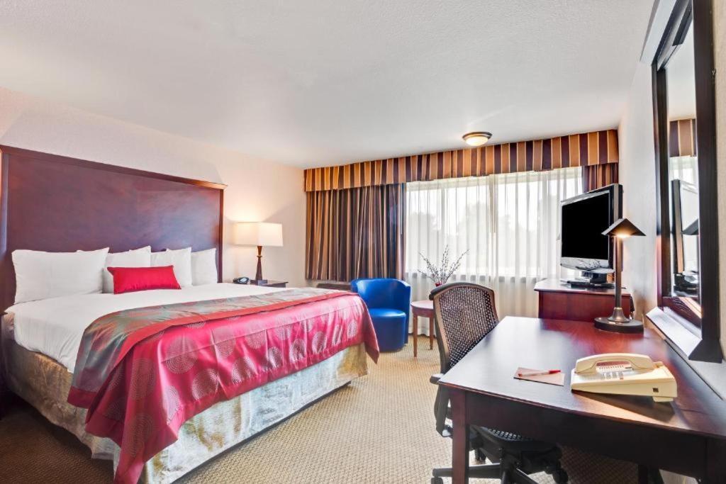 Hotel Ramada By Wyndham Tukwila Southcenter Extérieur photo