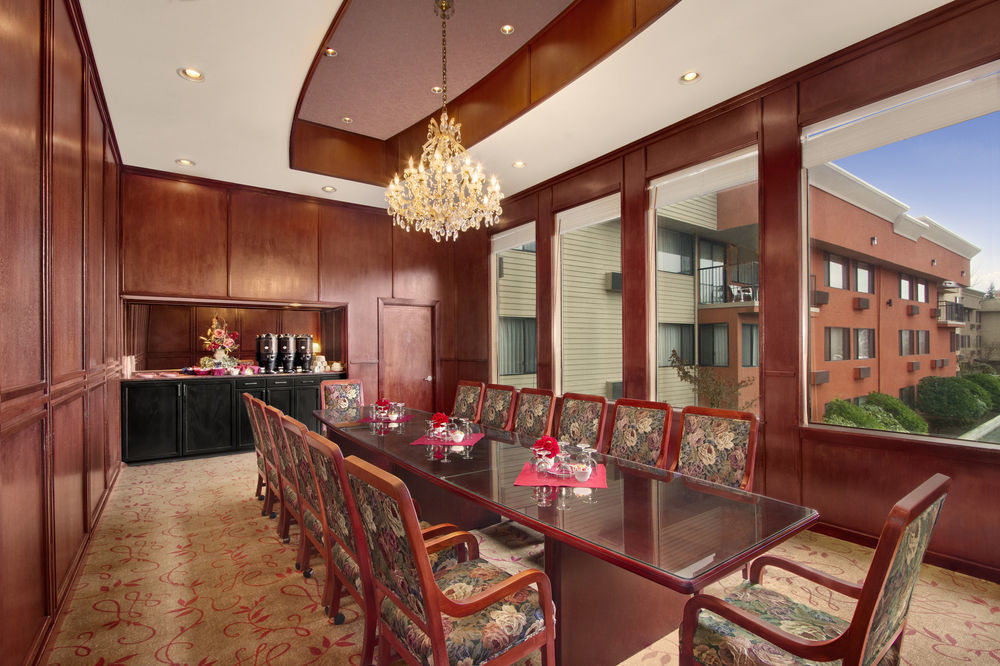 Hotel Ramada By Wyndham Tukwila Southcenter Extérieur photo