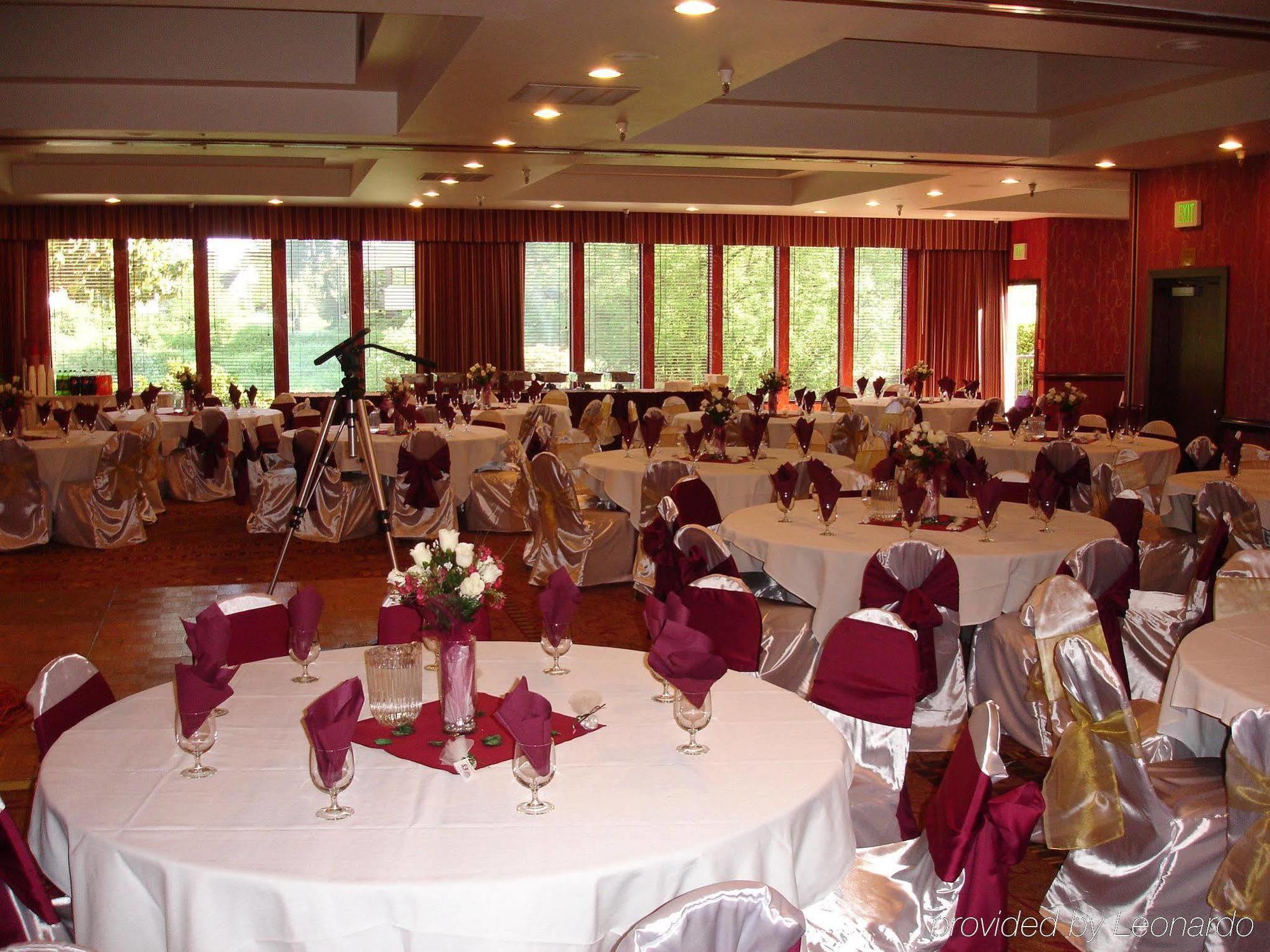 Hotel Ramada By Wyndham Tukwila Southcenter Restaurant photo