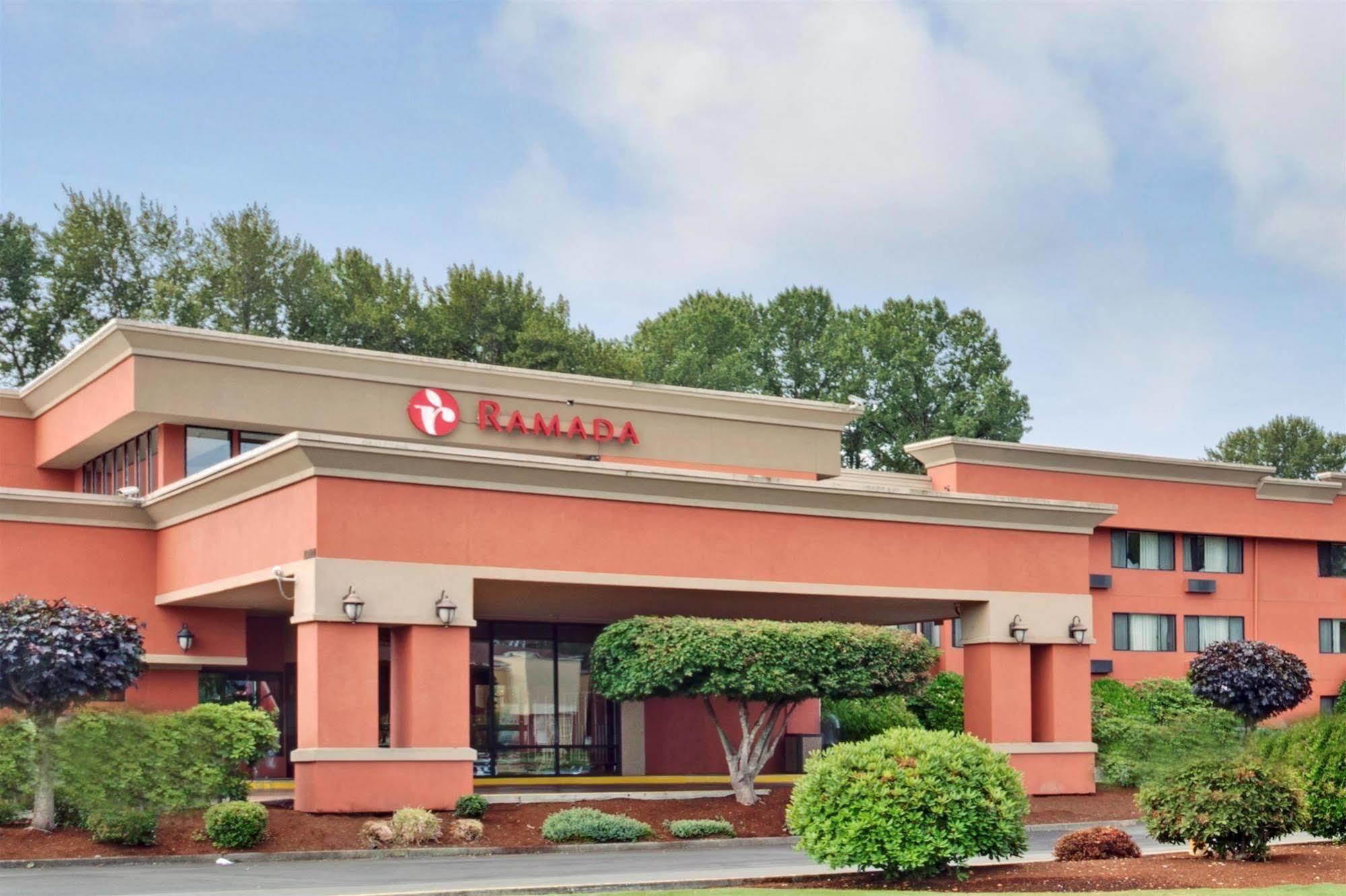 Hotel Ramada By Wyndham Tukwila Southcenter Extérieur photo