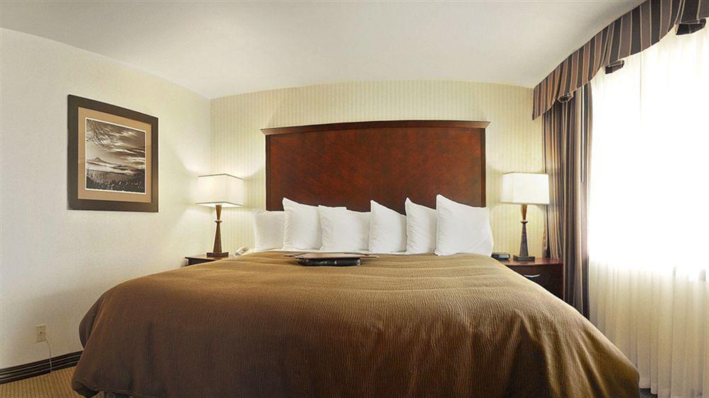 Hotel Ramada By Wyndham Tukwila Southcenter Extérieur photo
