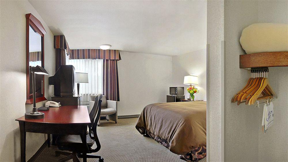 Hotel Ramada By Wyndham Tukwila Southcenter Extérieur photo